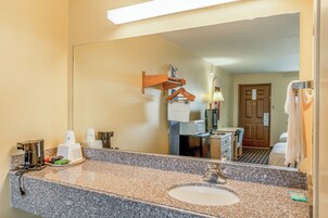 Room, 2 Queen Beds, Non Smoking | Bathroom | Free toiletries, towels