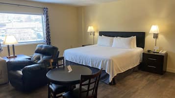 Studio Suite, 1 King Bed with Sofa bed, Kitchenette | Iron/ironing board, free WiFi, bed sheets