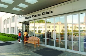 Exterior detail - University Inn Durham next to Duke University Medical Center (Durham)