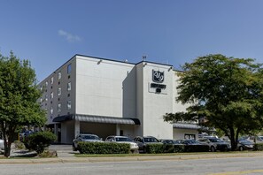 Front of property - University Inn Durham next to Duke University Medical Center (Durham)