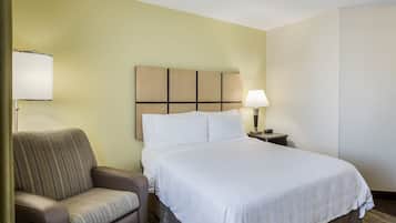 Studio Suite, 1 Queen Bed, Kitchen