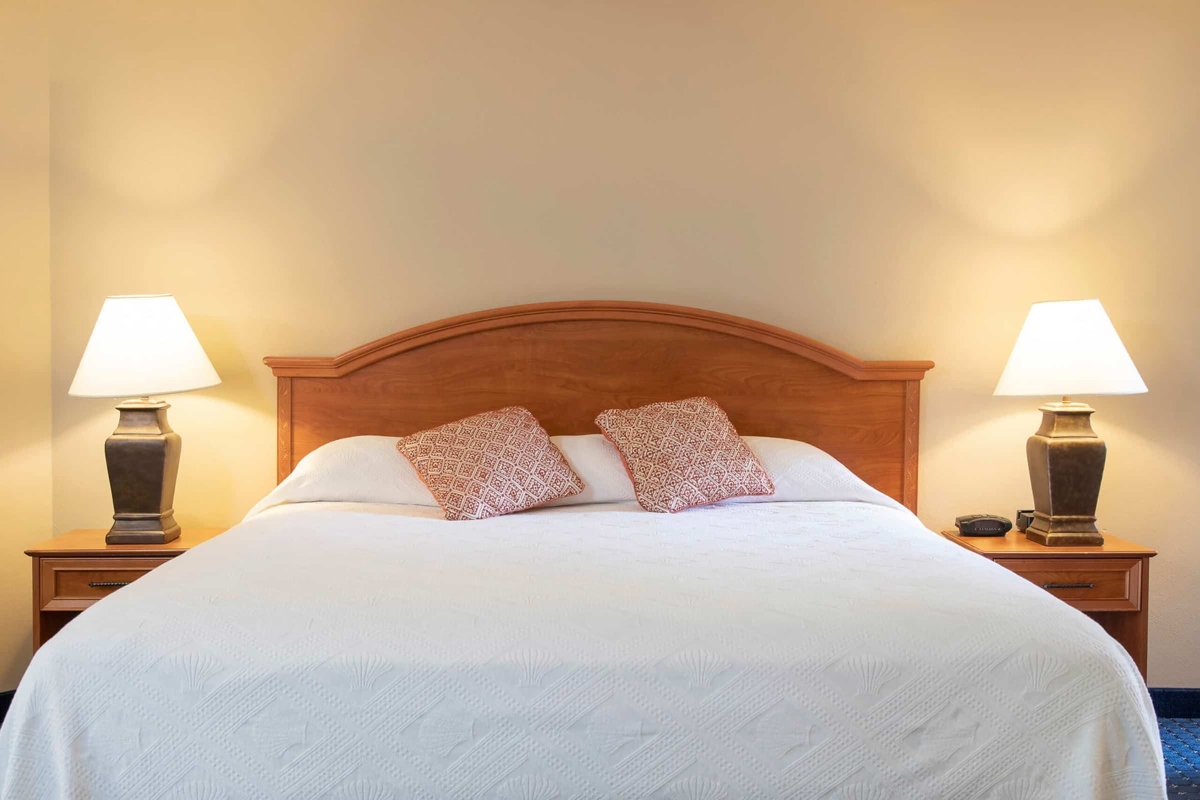 1 bedroom, pillow-top beds, desk, iron/ironing board