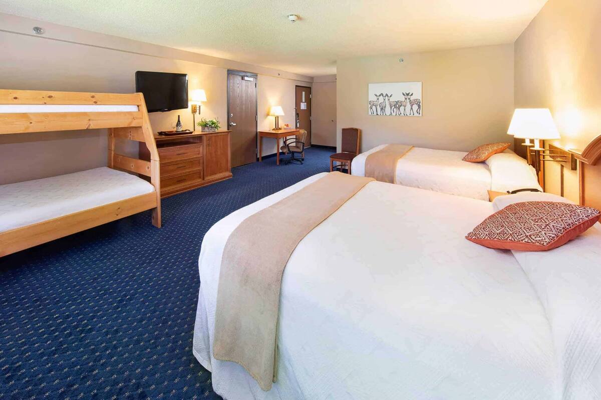 1 bedroom, pillow-top beds, desk, iron/ironing board