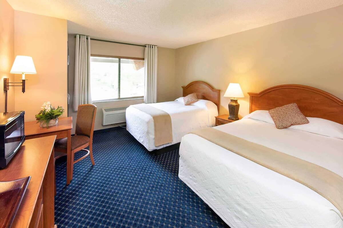 1 bedroom, pillow-top beds, desk, iron/ironing board