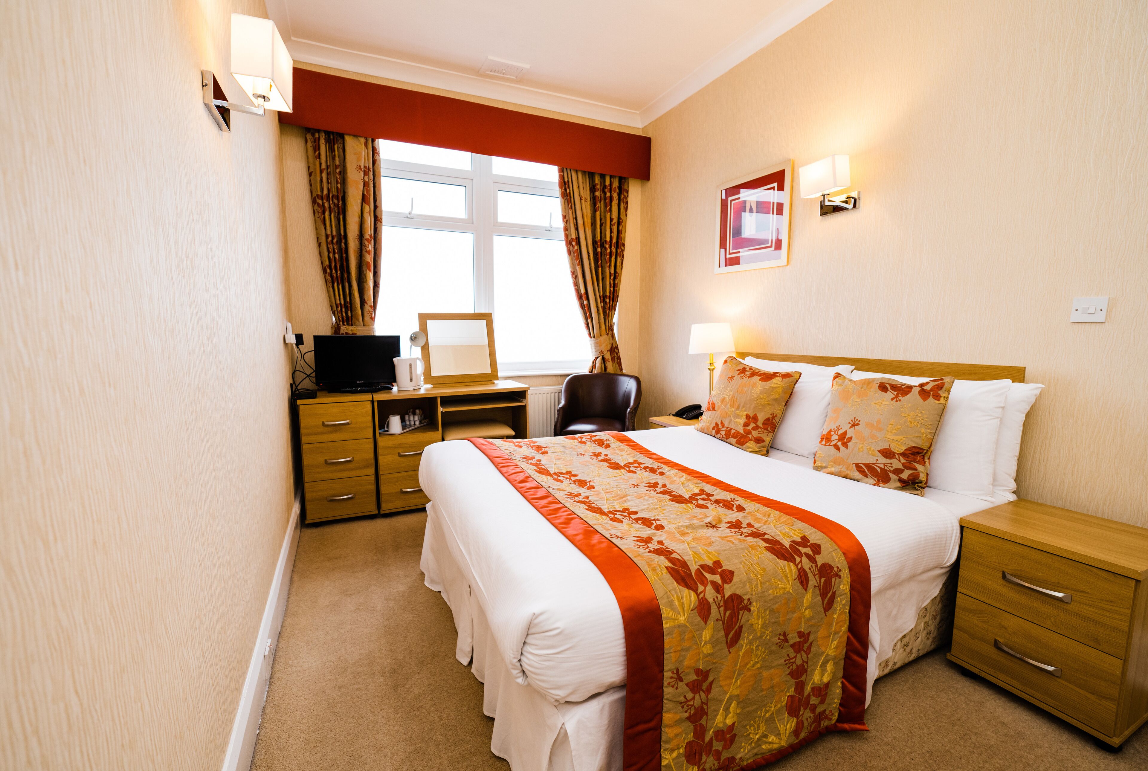 standard double room | 1 bedroom, iron/ironing board, bed sheets, wheelchair access