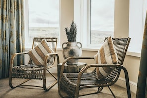 Chambre Double Deluxe | Fer et planche Ă repasser, draps fournis