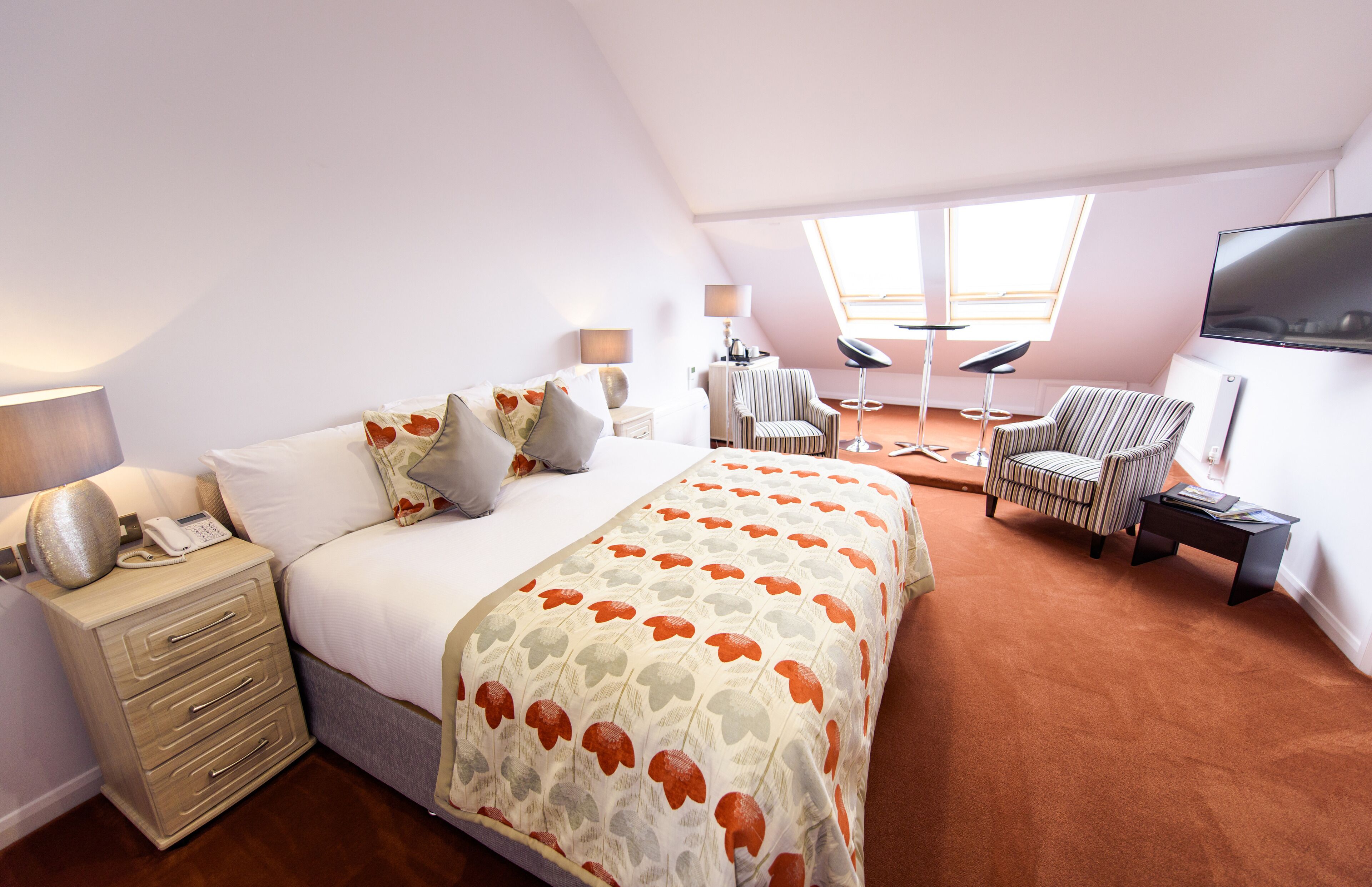 luxury double room | 1 bedroom, iron/ironing board, bed sheets, wheelchair access