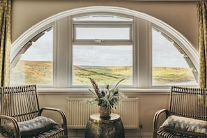 Chambre Double Deluxe | Fer et planche Ă repasser, draps fournis