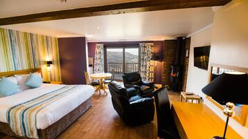 Comfort Cabin | Iron/ironing board, bed sheets, wheelchair access