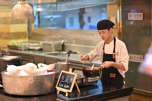 Café da manhã com buffet todos os dias mediante uma taxa