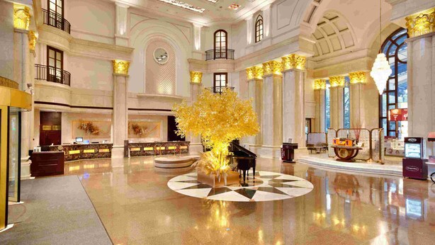 A grand lobby with a central piano, a large golden tree sculpture, and a checkered floor pattern. - Crowne Plaza City Center Ningbo by IHG (Ningbo)
