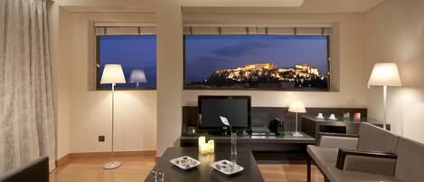 Suite Grand (Acropolis View) | Sábanas de algodón egipcio, ropa de cama de alta calidad y minibar