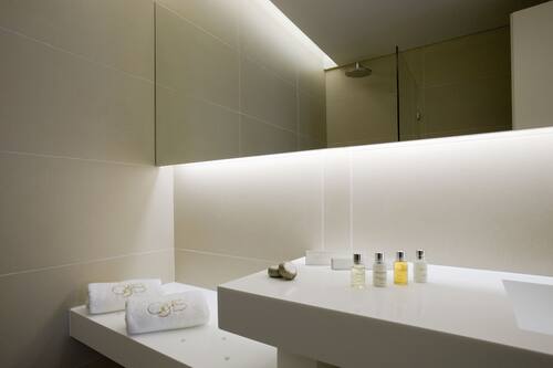 Basic Suite (Acropolis View) | Bathroom amenities