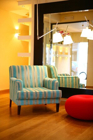 Lobby sitting area - O&B Athens Boutique Hotel (Athens)