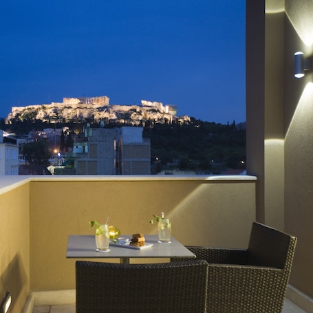 Terraza o patio. O&B Athens Boutique Hotel