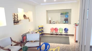 Área de juegos infantiles bajo techo