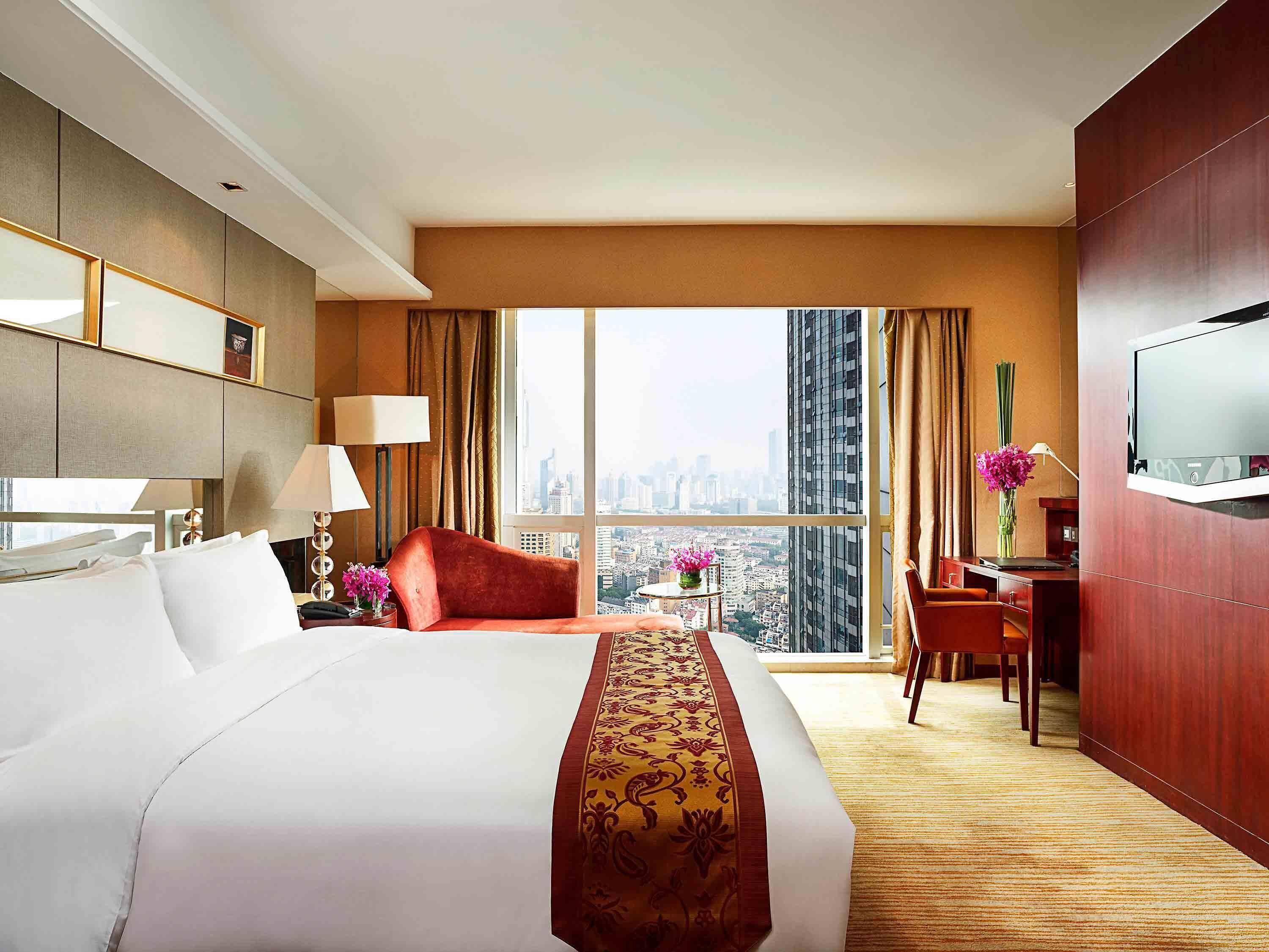 Phòng Superior, 1 giường cỡ king, quyền sử dụng Club Lounge, quang cảnh thành phố | Minibar, két bảo mật tại phòng, bàn, phòng cách âm 