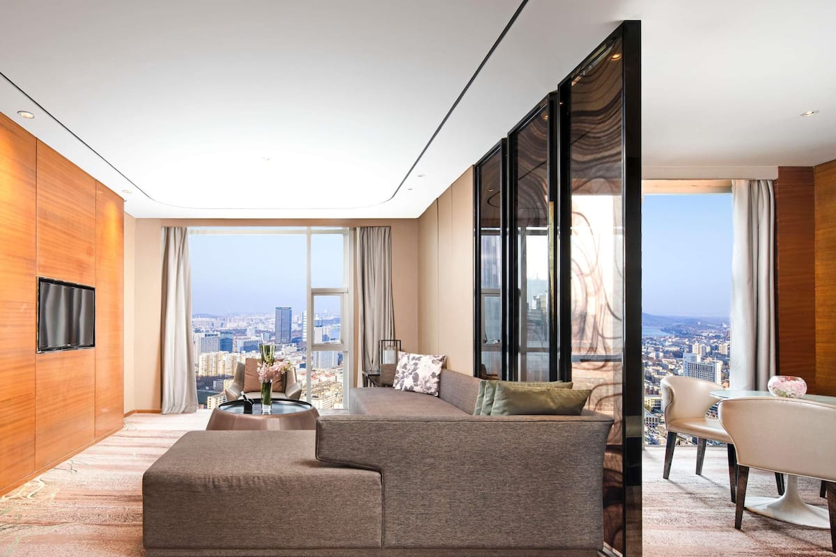 1 bedroom, minibar, in-room safe, desk