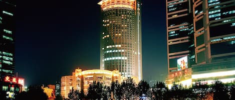Façade de lâhĂ©bergement - soirĂ©e/nuit