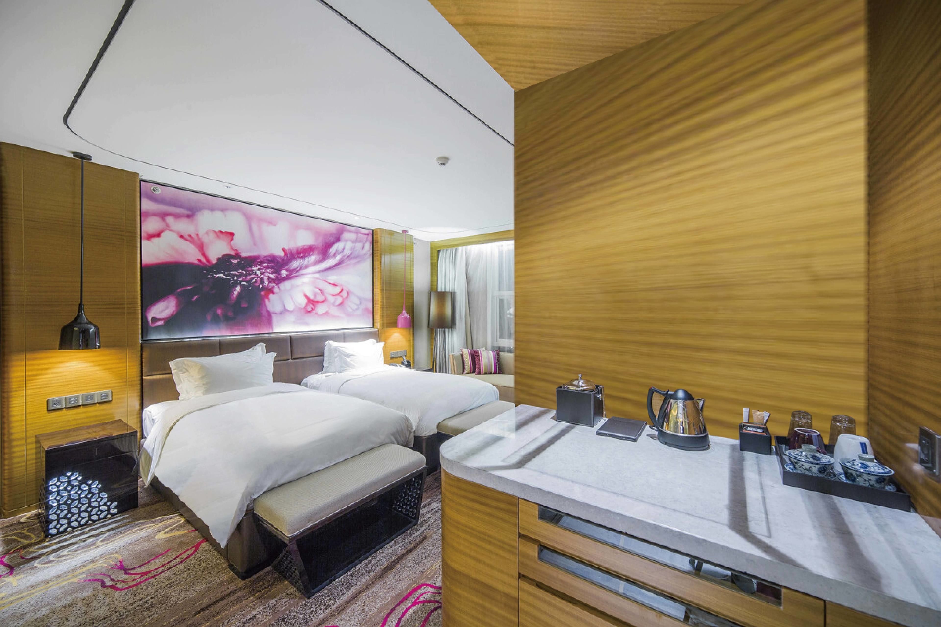 separate bathtub and shower, hair dryer, bidet, towels