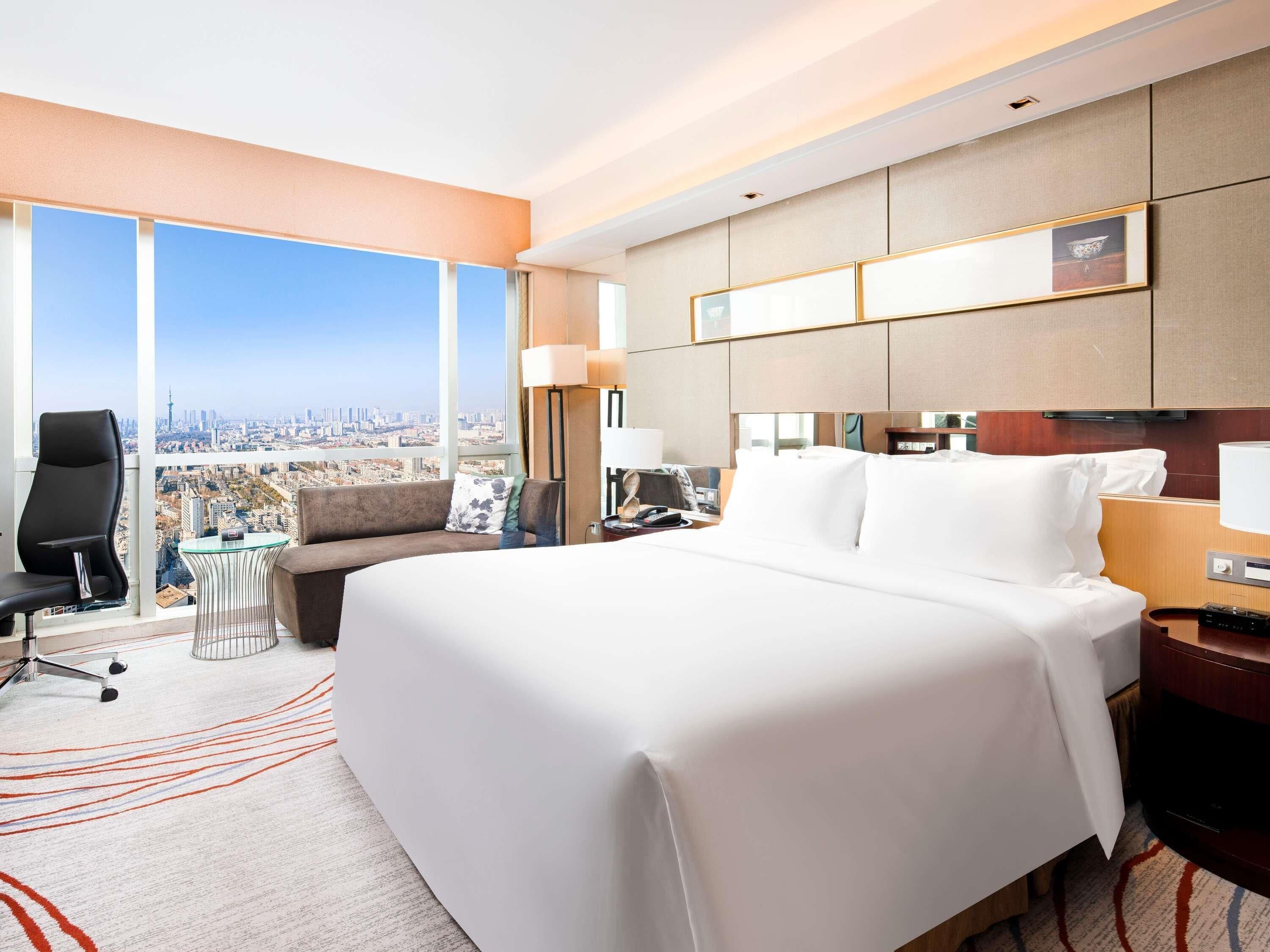 Superior Room, 1 King Bed, City View | Minibar, in-room safe, desk, soundproofing