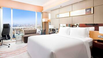 Quarto superior, 1 cama King, vista para a cidade | Frigobar, cofres nos quartos, escrivaninha, quartos à prova de som
