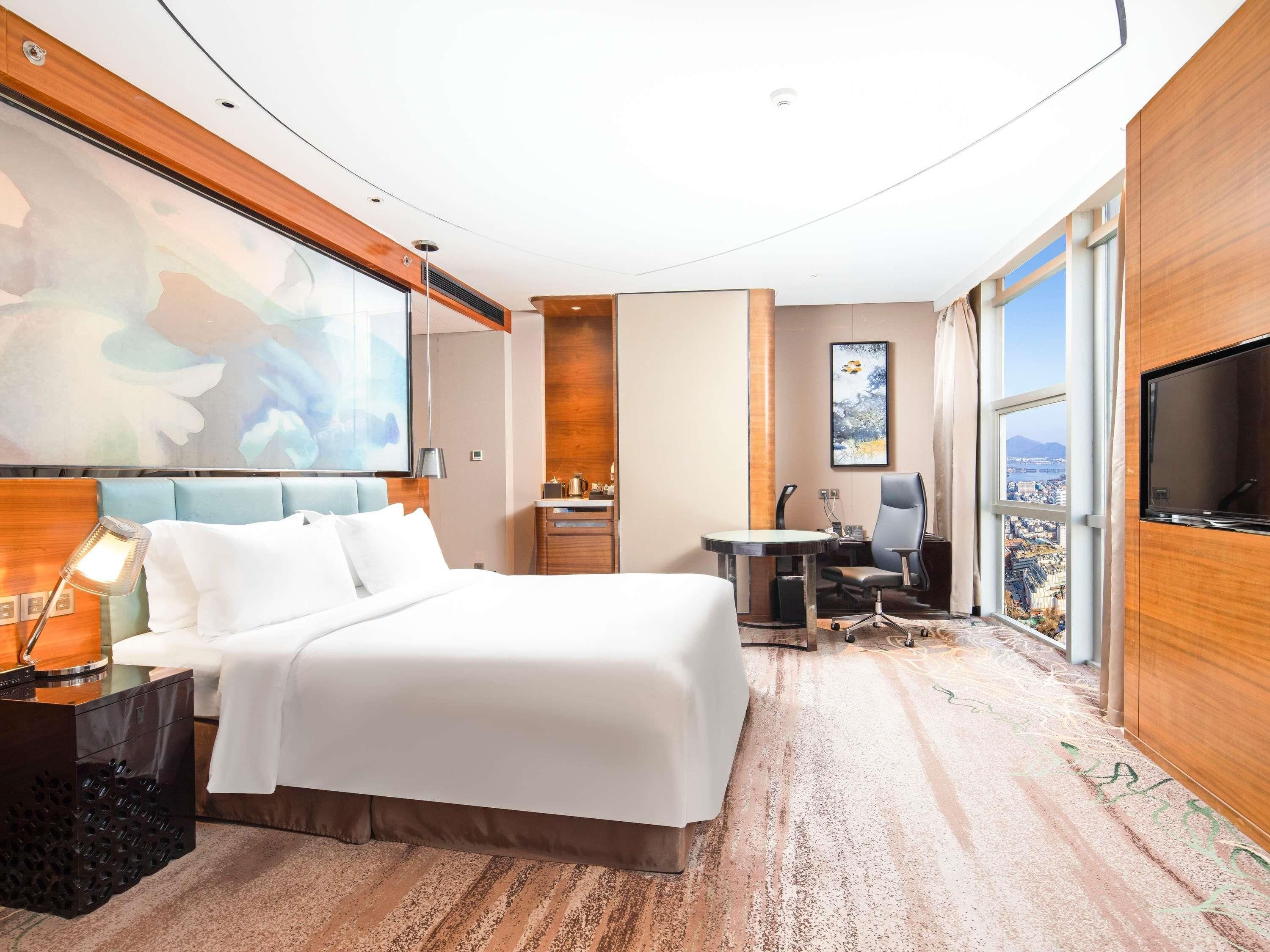 Superior Room, 2 Single Beds, City View | Minibar, in-room safe, desk, soundproofing