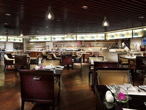2 Restaurants; Frühstück, Mittagessen und Abendessen werden serviert