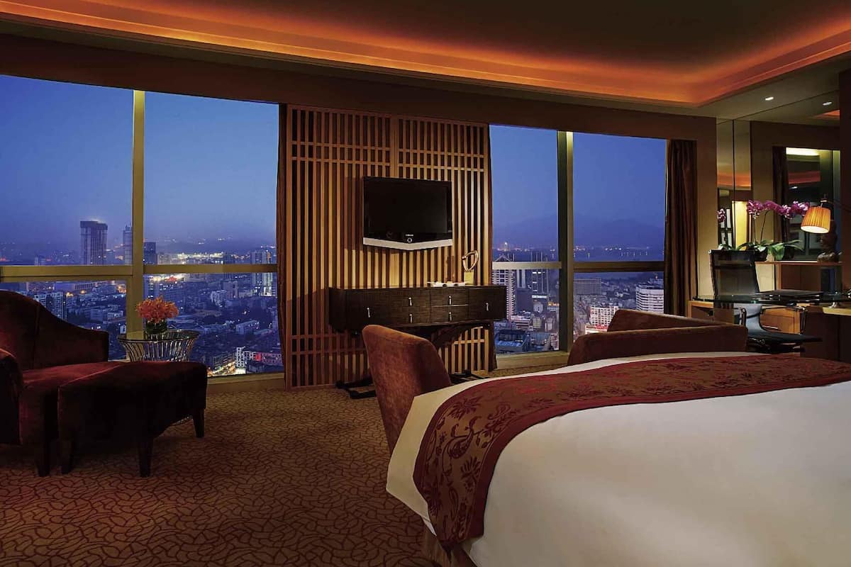 Phòng Cao cấp, 1 giường cỡ king, quyền sử dụng Club Lounge | Minibar, két bảo mật tại phòng, bàn, phòng cách âm