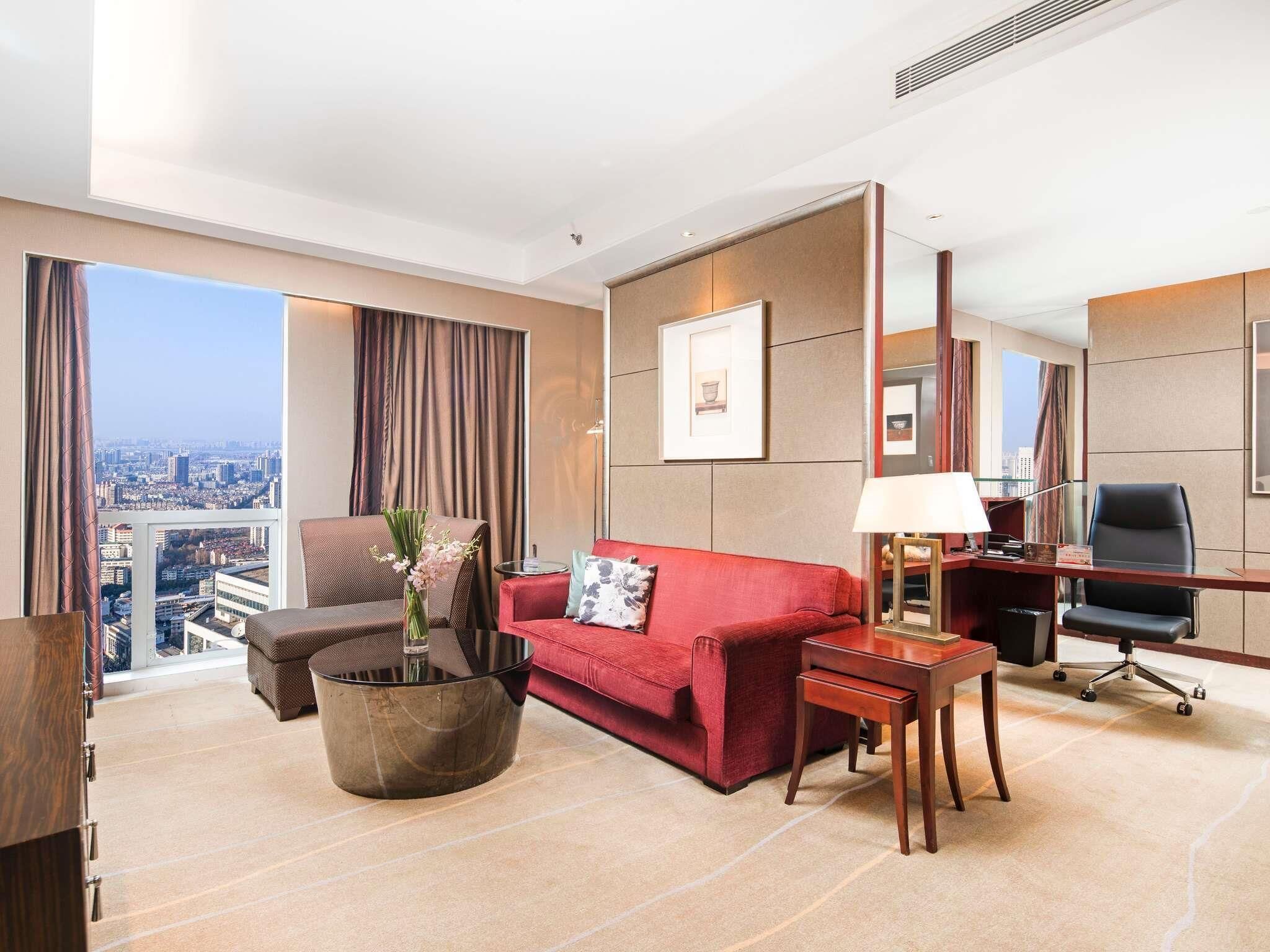 Club Suite, 1 Queen Bed, Club lounge access, City View | Minibar, in-room safe, desk, soundproofing