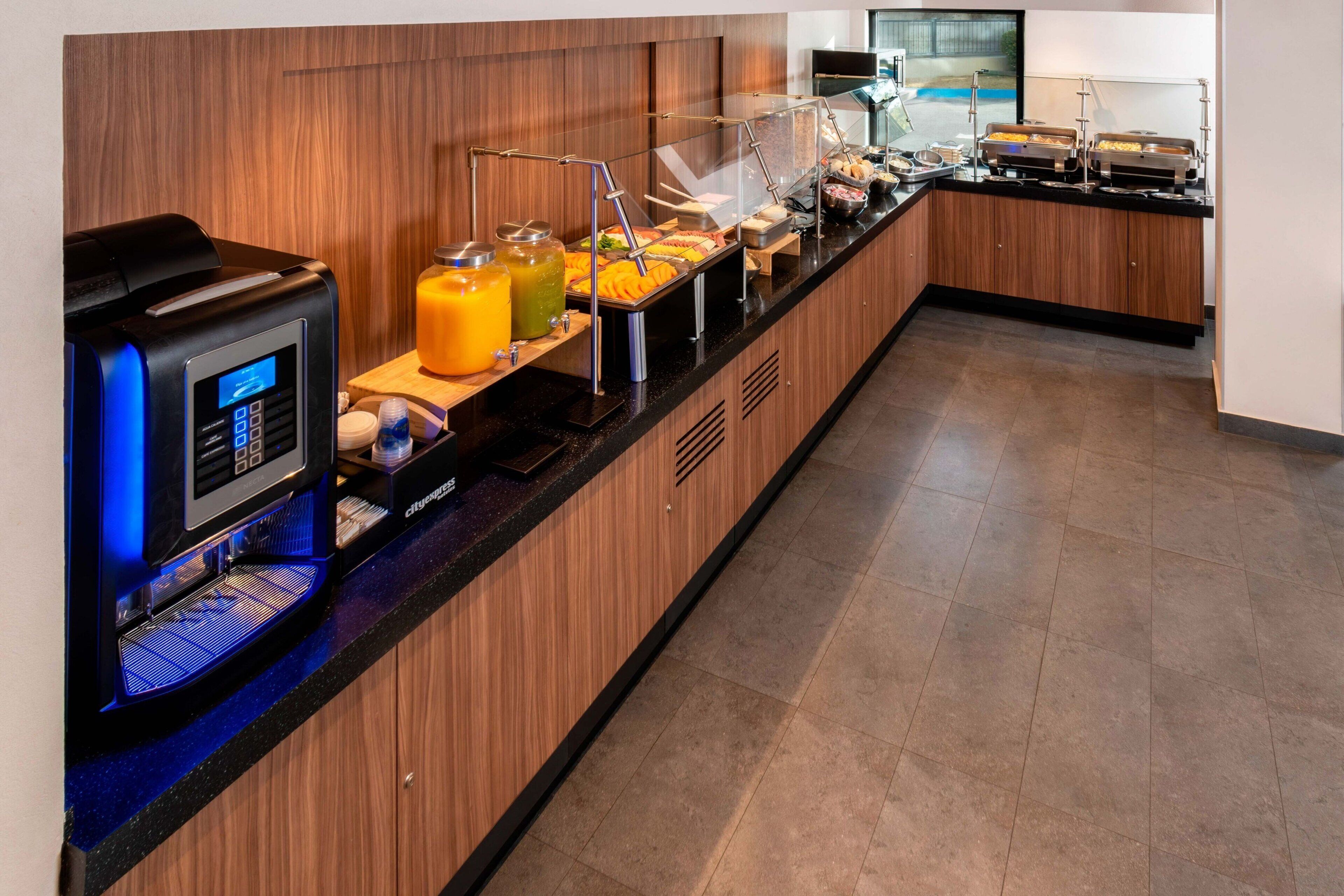 free daily continental breakfast