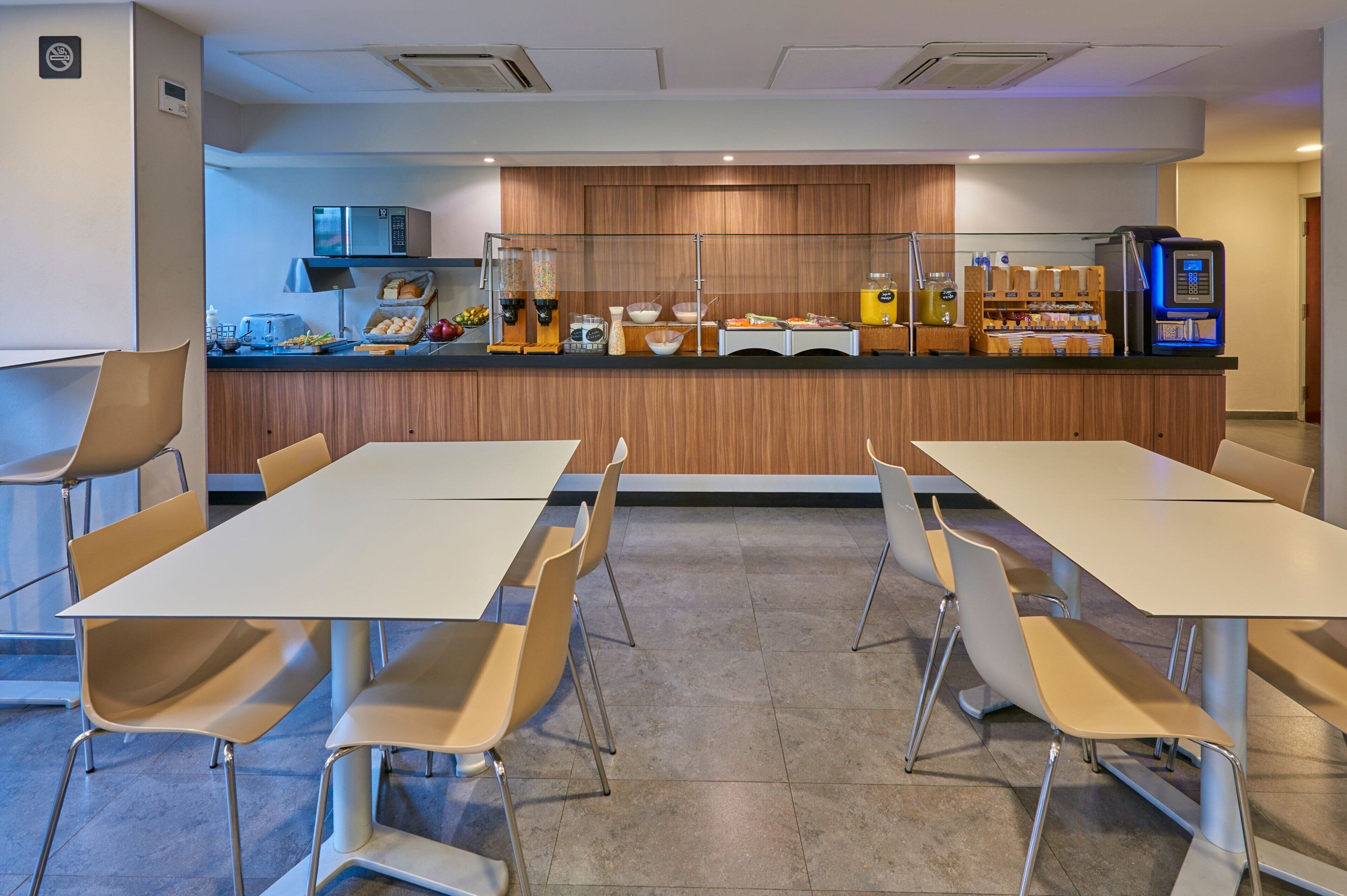 free daily continental breakfast