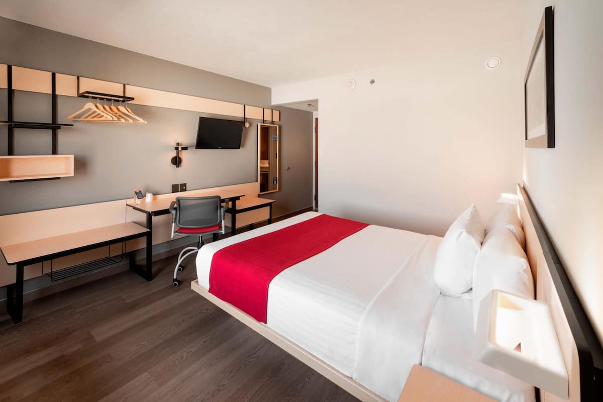 Desk, iron/ironing board, free WiFi, bed sheets