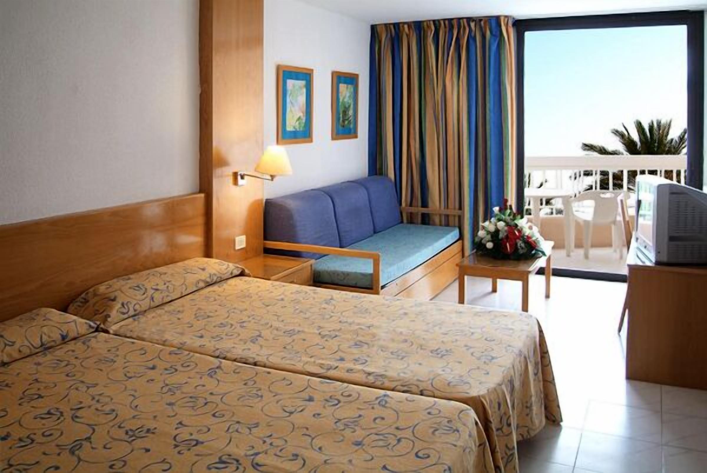 Standard Room | In-room safe