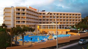 Outdoor pool - Hotel Merlin Resort (Adeje)