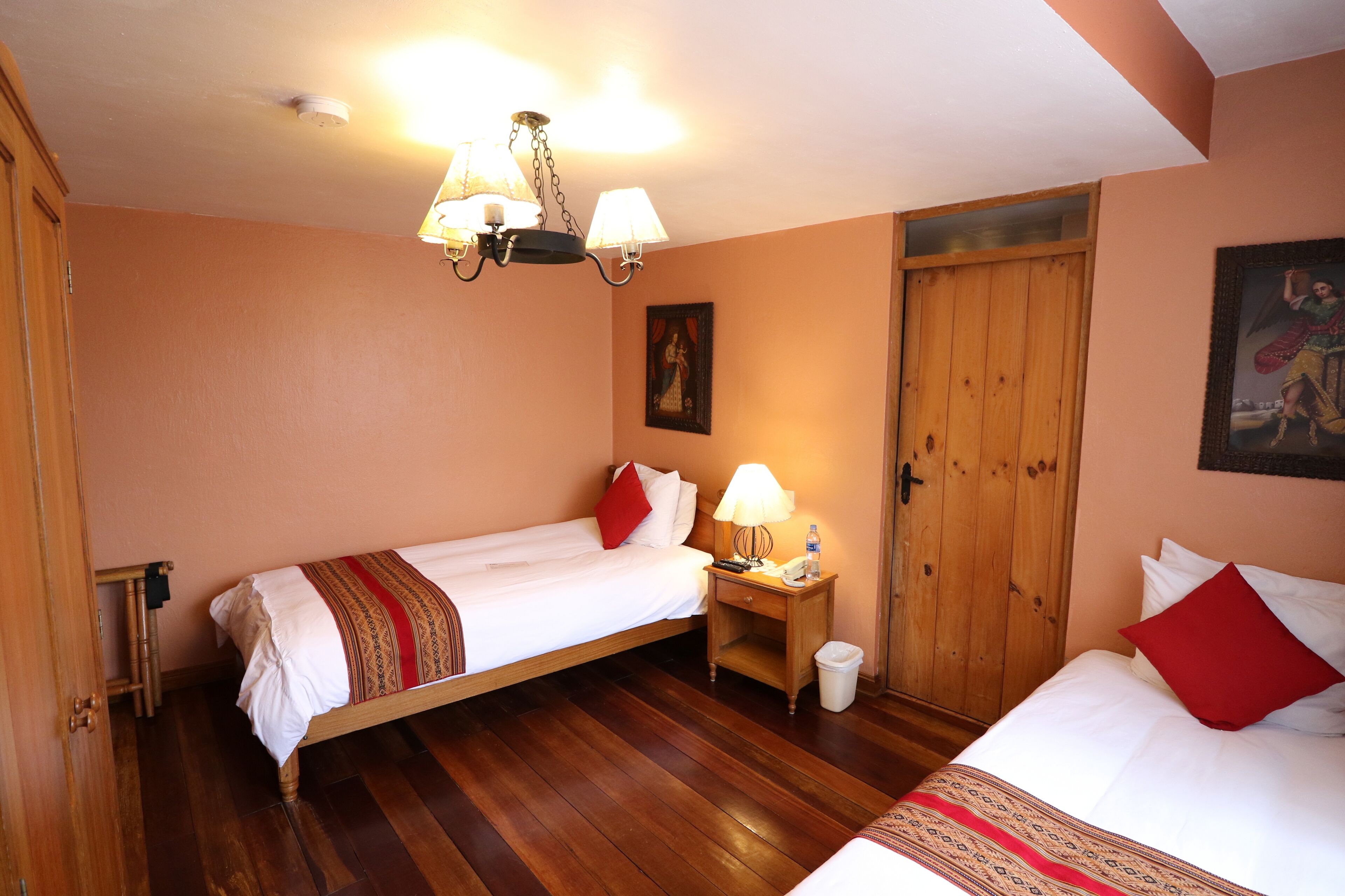 standard single room | 1 bedroom, in-room safe, desk, blackout curtains