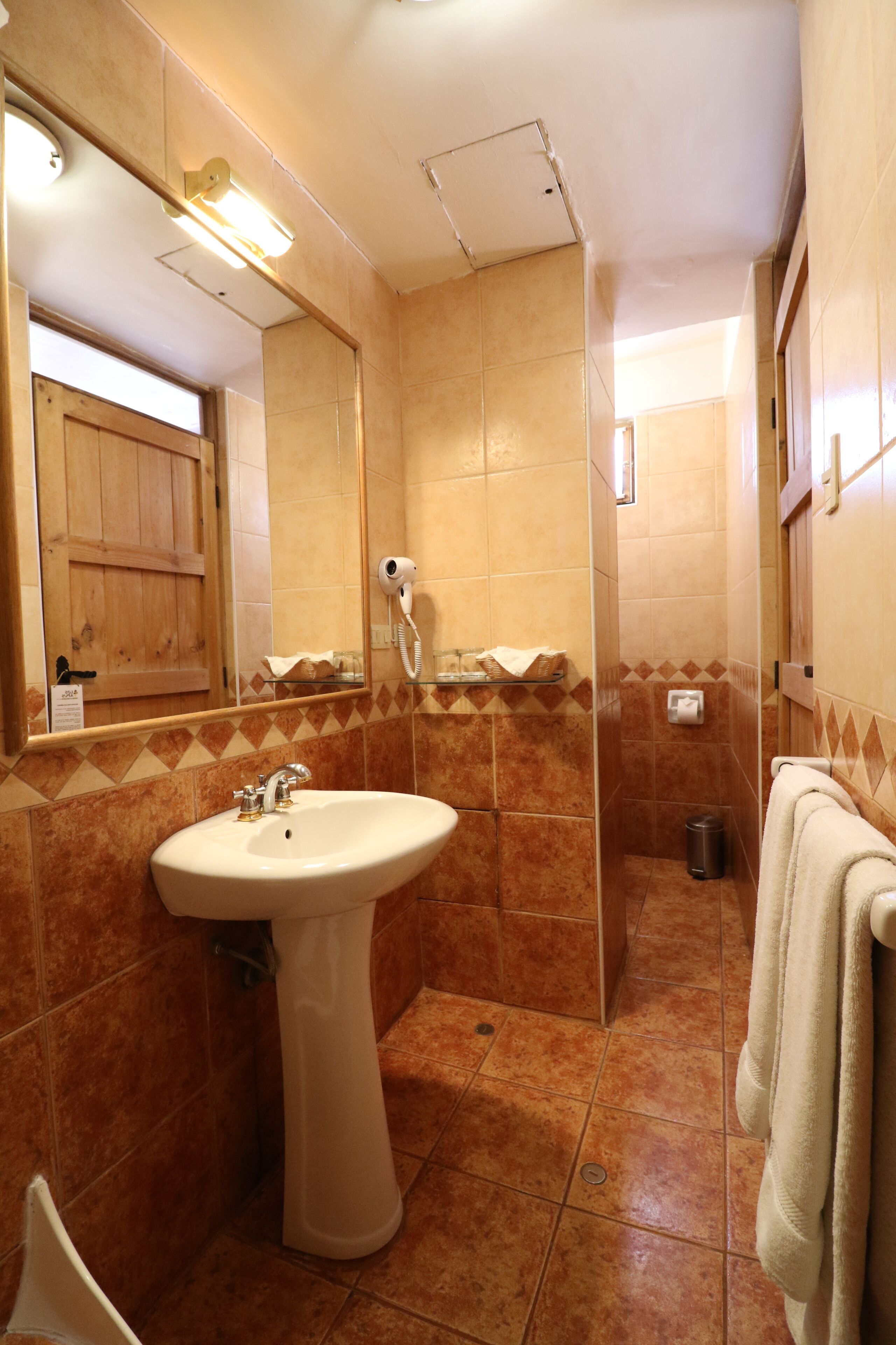standard single room | bathroom | free toiletries, hair dryer, towels, soap
