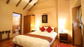 Standard Double Room | In-room safe, desk, blackout curtains, soundproofing