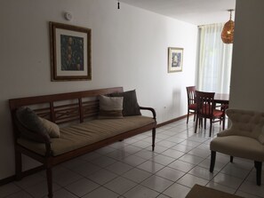 Apartment, 1 Bedroom, Kitchenette | Living room | 32-inch LCD TV with cable channels, TV - Hosteria Del Mar (San Juan)