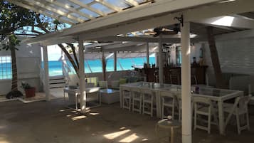 Bar lounge