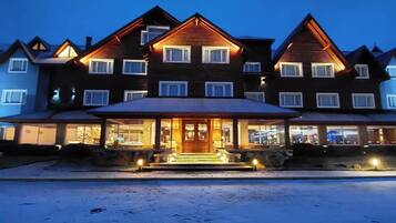 Façade de lâhĂ©bergement - soirĂ©e/nuit