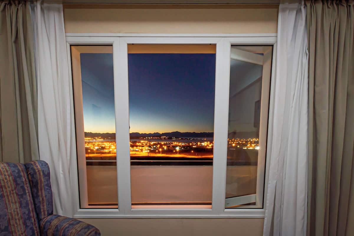 standard triple room | 1 bedroom, minibar, in-room safe, desk