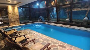 2 piscines couvertes