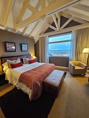 Design Suite, 1 King Bed | Minibar, in-room safe, desk, blackout drapes - Alto Calafate Hotel Patagonico (El Calafate)