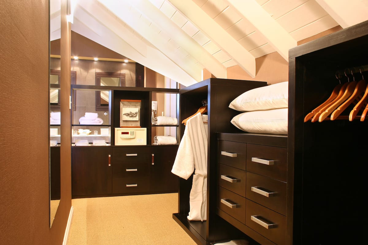 design suite, 1 king bed | living area | lcd tv