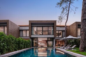 Piscina interna, piscina externa