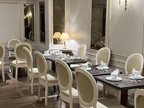 Desayuno buffet (EUR 15 por persona)