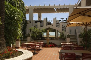 Breakfast, lunch, dinner served; Mediterranean cuisine, beach views  - Hotel Diana (Tossa de Mar)