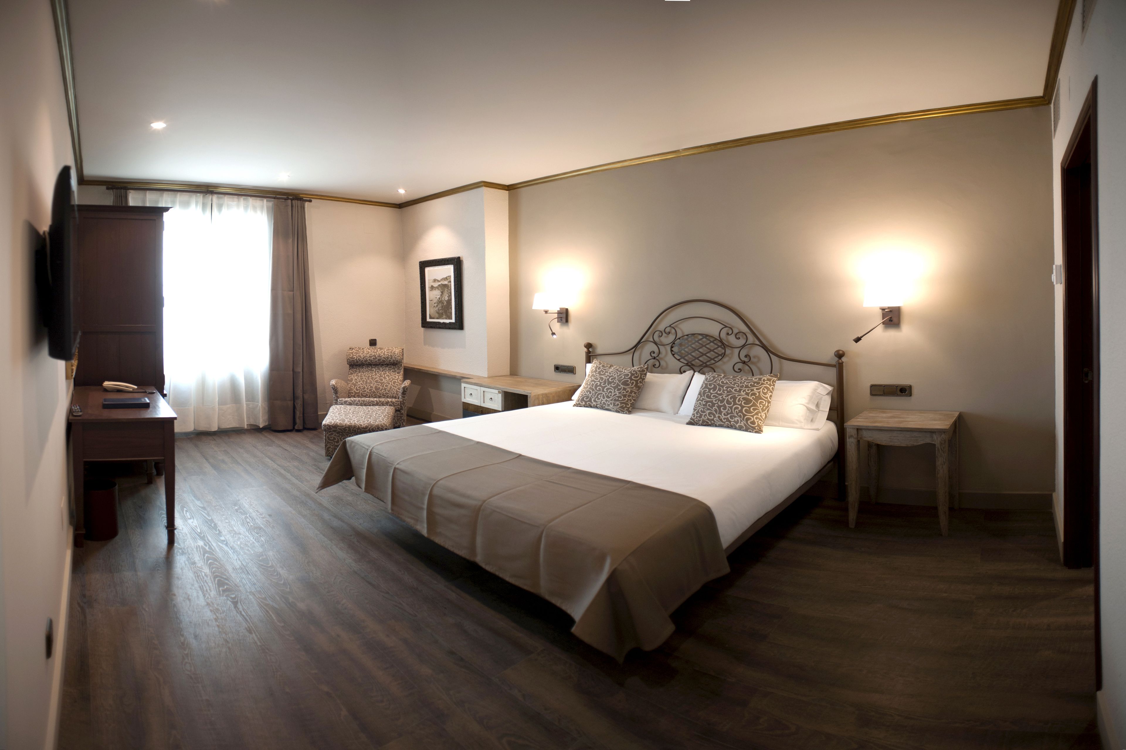 double room, sea view | 1 bedroom, down duvets, minibar, in-room safe