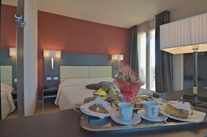 Suite | Daunenbettdecken, Minibar, Zimmersafe, Schreibtisch
